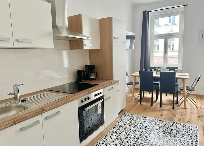 Apartment Stylish & Renovated With Free Parking