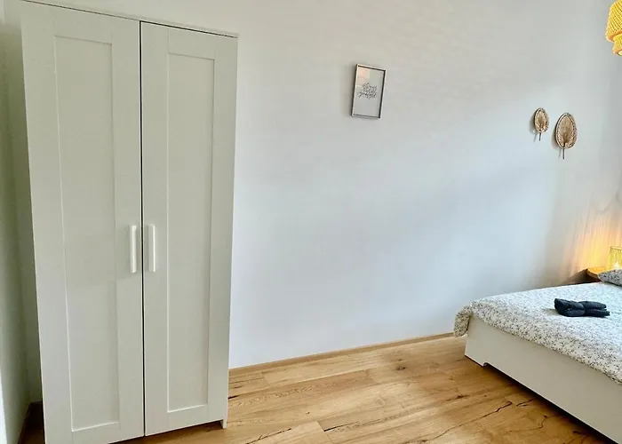 Stylish & Renovated With Free Parking