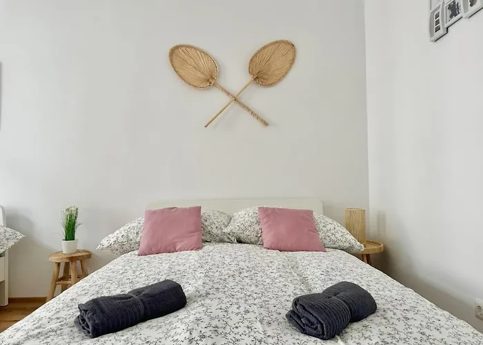 Apartment Stylish & Renovated With Free Parking
