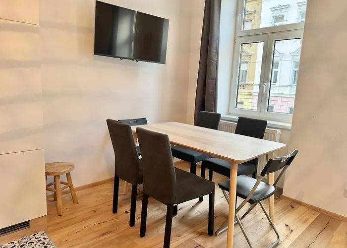 Stylish & Renovated With Free Parking * Vienna