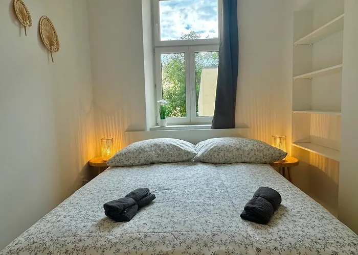 Stylish & Renovated With Free Parking